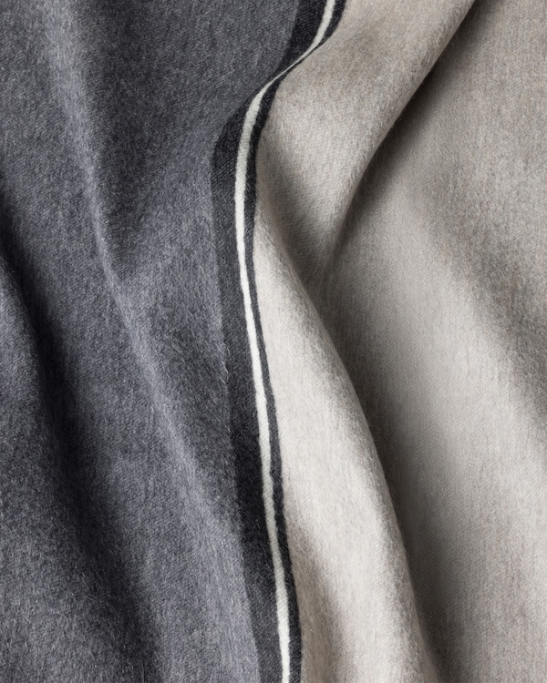 Two-tone cashmere and wool throw Two-tone cashmere and wool throw