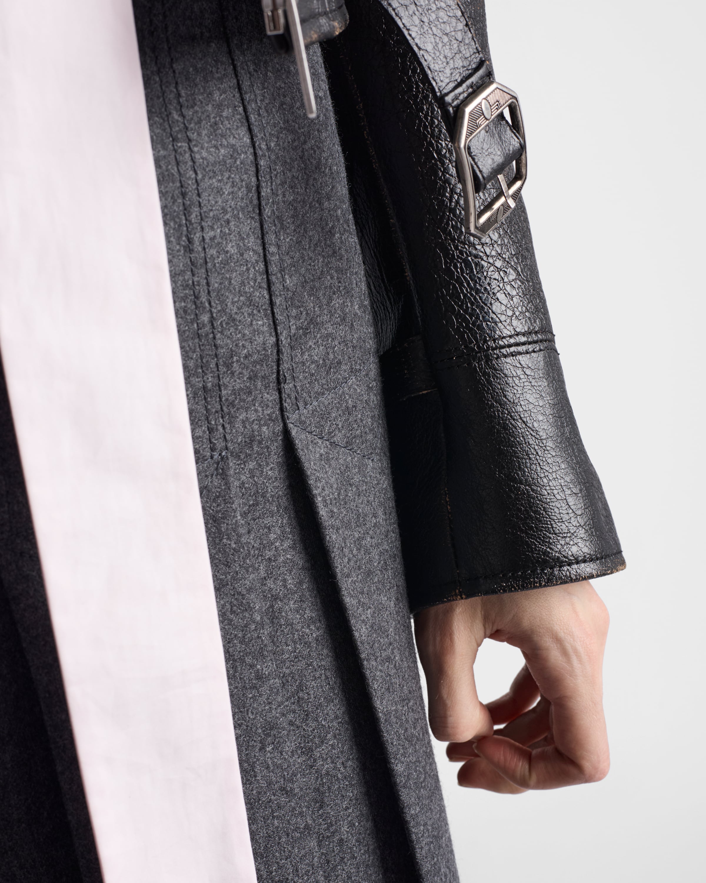 スカート PRADA FW25 Dark grey flannel skirt (P109ZGSOOO11GZ F0480) Anthracite Gray Pleated wool flannel skirt | PRADA