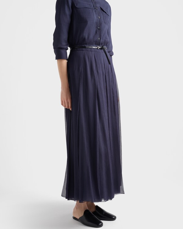 تنورة ماكسي من الشيفون الحريري بكسرات - أزرق تنورة ماكسي من الشيفون الحريري بكسرات - أزرق