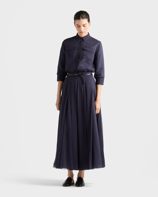 تنورة ماكسي من الشيفون الحريري بكسرات - أزرق تنورة ماكسي من الشيفون الحريري بكسرات - أزرق