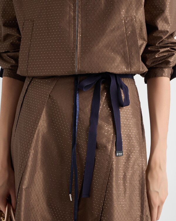 تنورة ميدي من التافتا مطرّزة - أزرق تنورة ميدي من التافتا مطرّزة - أزرق