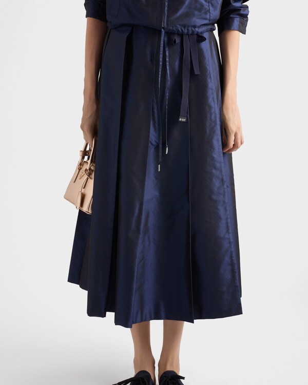 تنورة ميدي من التافتا مطرّزة - أزرق تنورة ميدي من التافتا مطرّزة - أزرق