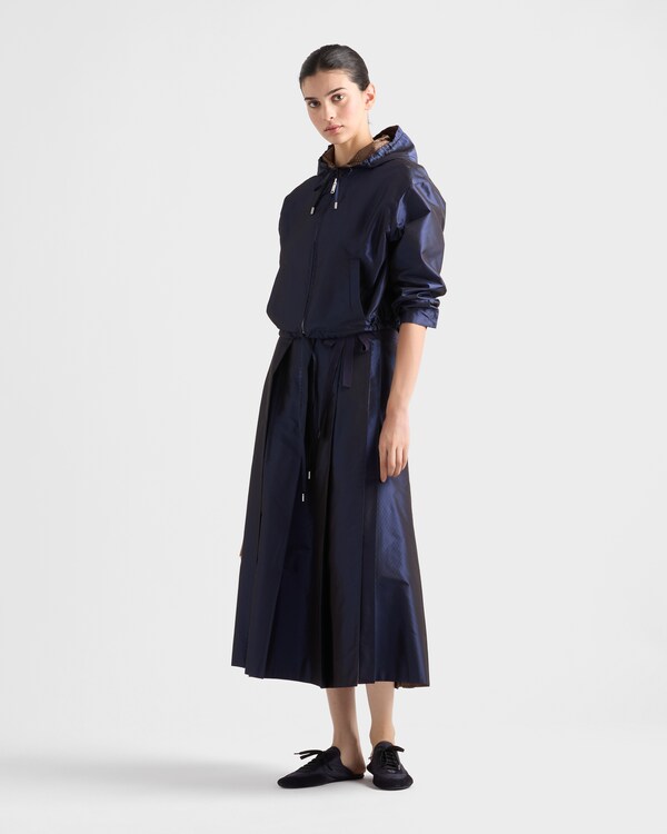 تنورة ميدي من التافتا مطرّزة - أزرق تنورة ميدي من التافتا مطرّزة - أزرق