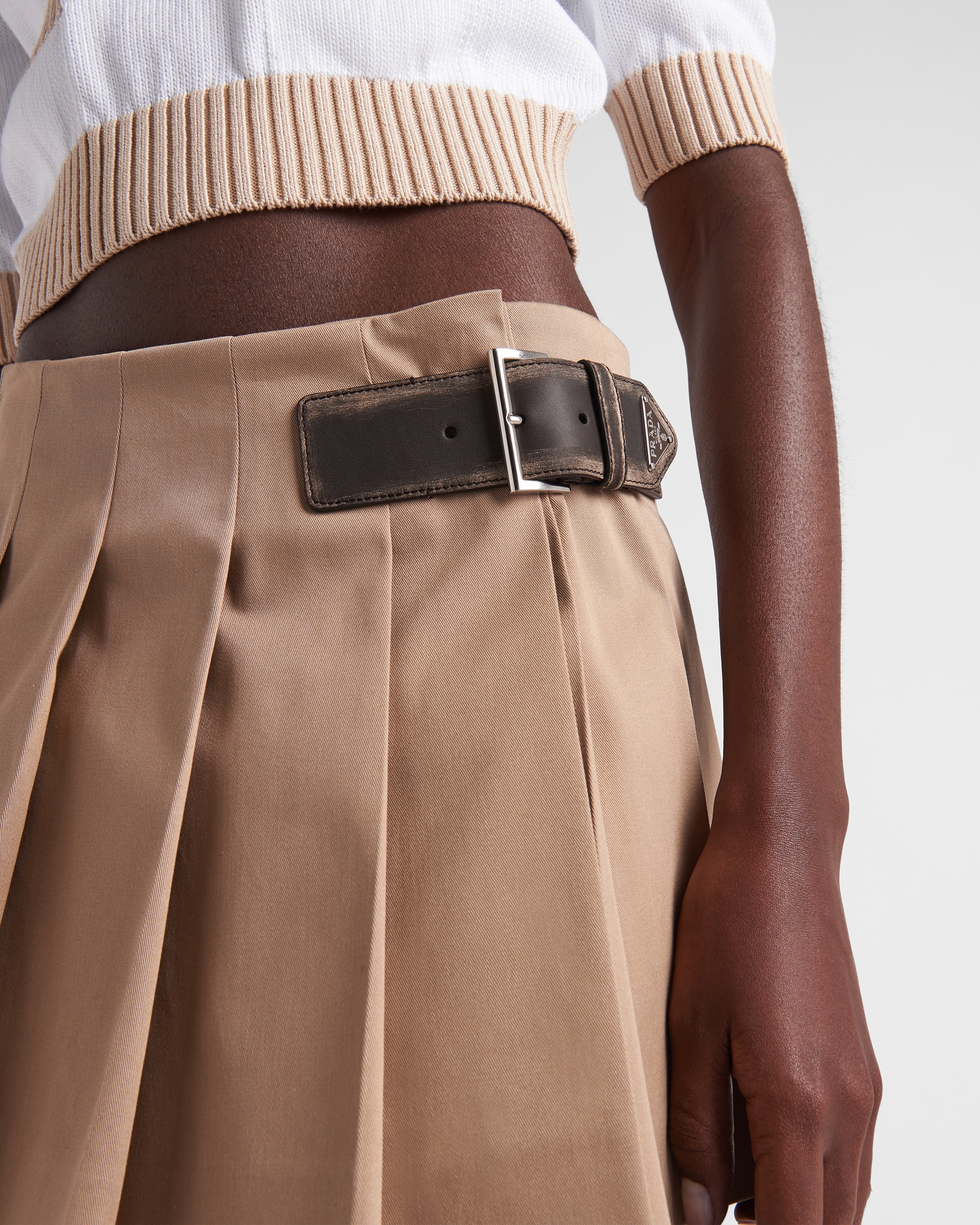 スカート PRADA Brown Crepe Mini Skirt Mini skirt Prada Brown size 38 IT in Suede - 48635125
