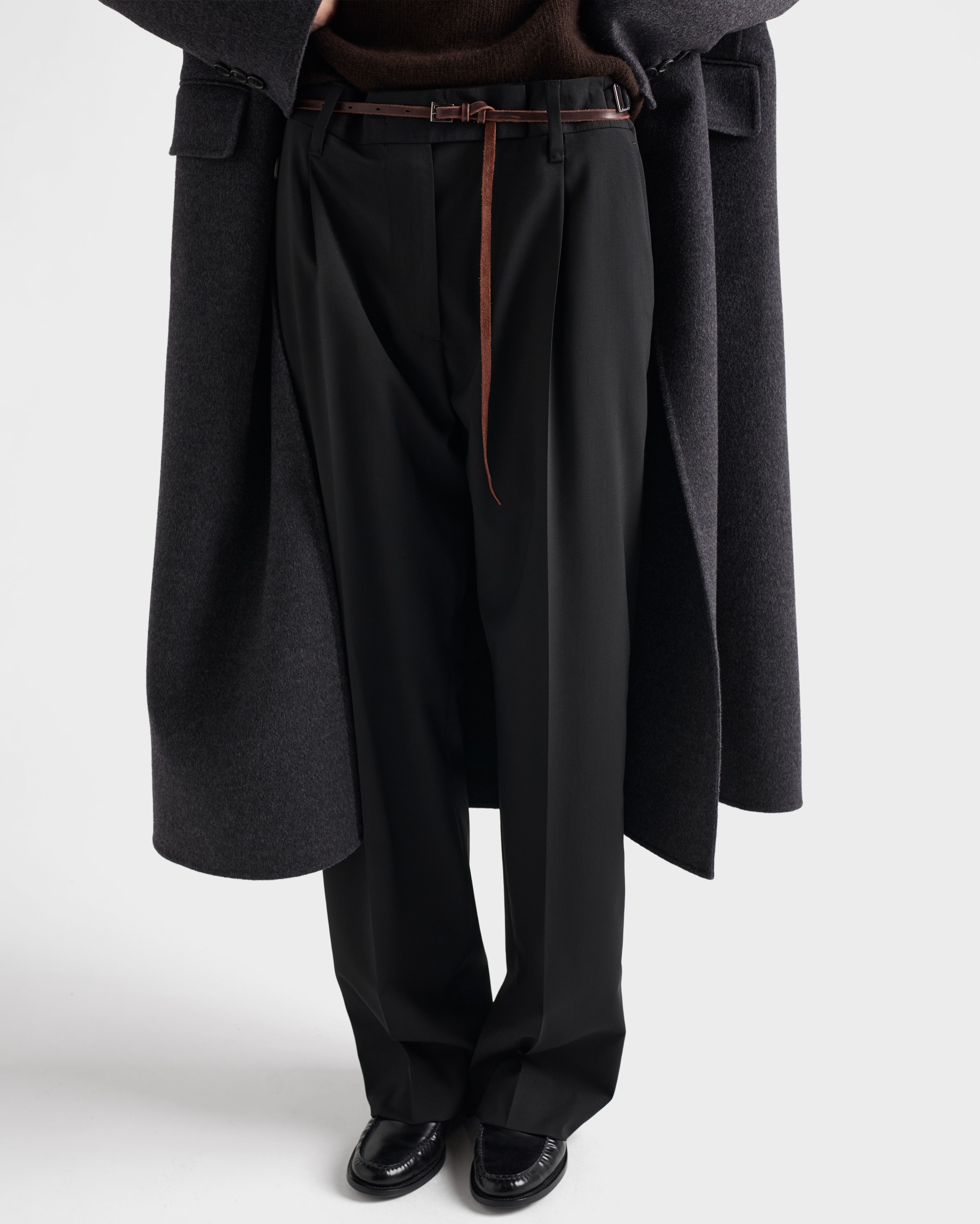 PRADA シングルプリーツ ウールパンツ ブラック 楽天市場】PRADA プラダ 22SS トライアングルパッチスラックス