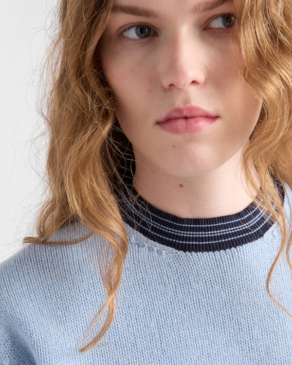 カシミヤ クルーネック セーター - サファイアブルー カシミヤ クルーネック セーター - サファイアブルー