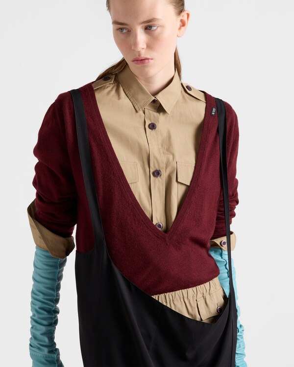 Cashmere V-neck sweater - Amaranth Red/Maize Yellow Cashmere V-neck sweater - Amaranth Red/Maize Yellow