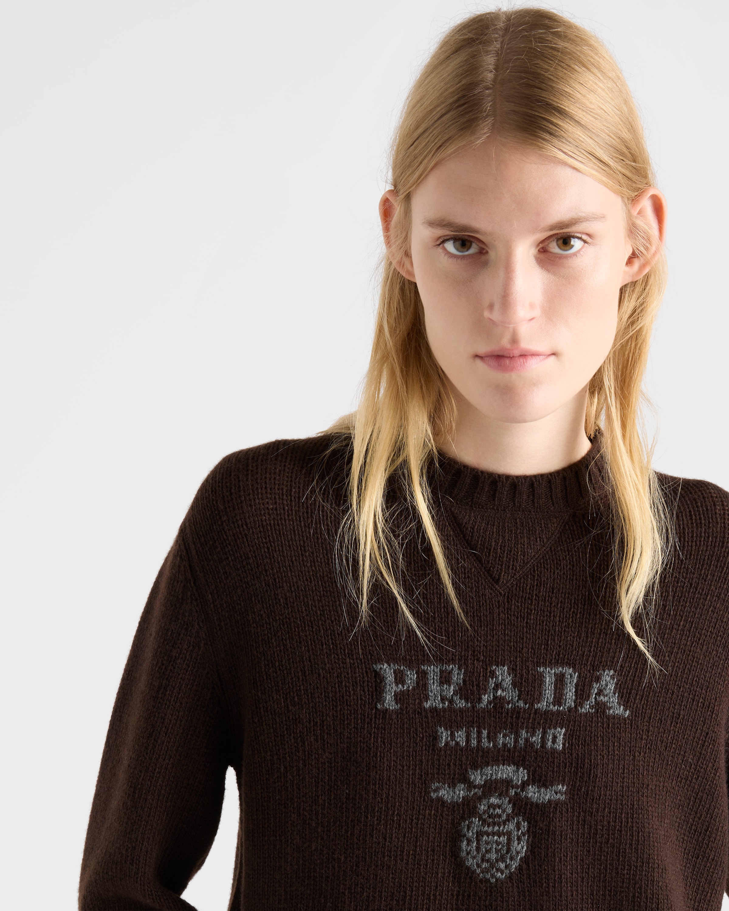 プラダ❤️ニット クルーネックセータービッグロゴ カシミヤ レディースPRADA PRADAロゴ カシミヤxウール クルーネック セーター 40 ブラウン ニット