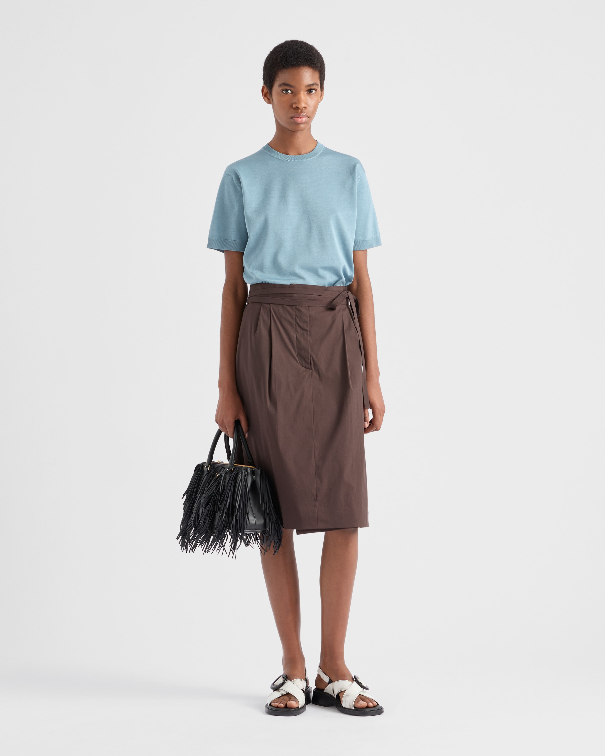 美品 23SS PRADA プラダ ボーダー ハーフスリーブ Tシャツ ニットカットソー P24V1D サイズ38 ネイビー ホワイト レディース 古着 中古 PRADA プラダ ニット セーター レディース エンボス ロゴ