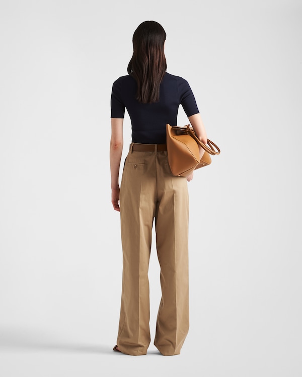 로고가 있는 실크 크루넥 스웨터 로고가 있는 실크 크루넥 스웨터