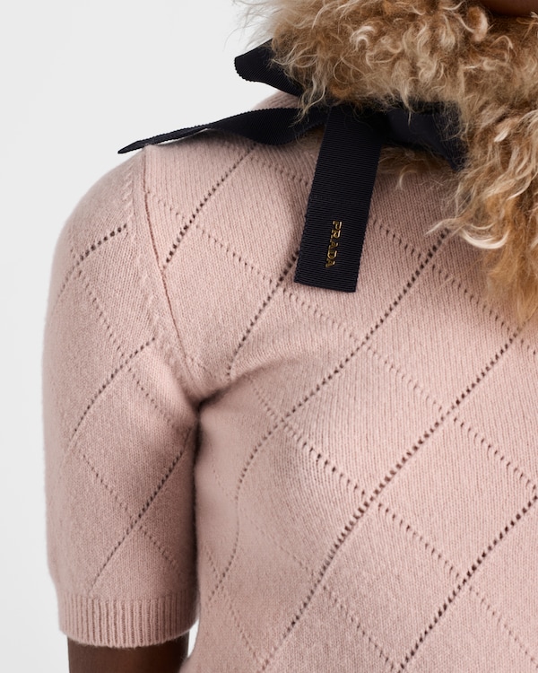 كنزة كشمير بأكمام قصيرة كنزة كشمير بأكمام قصيرة