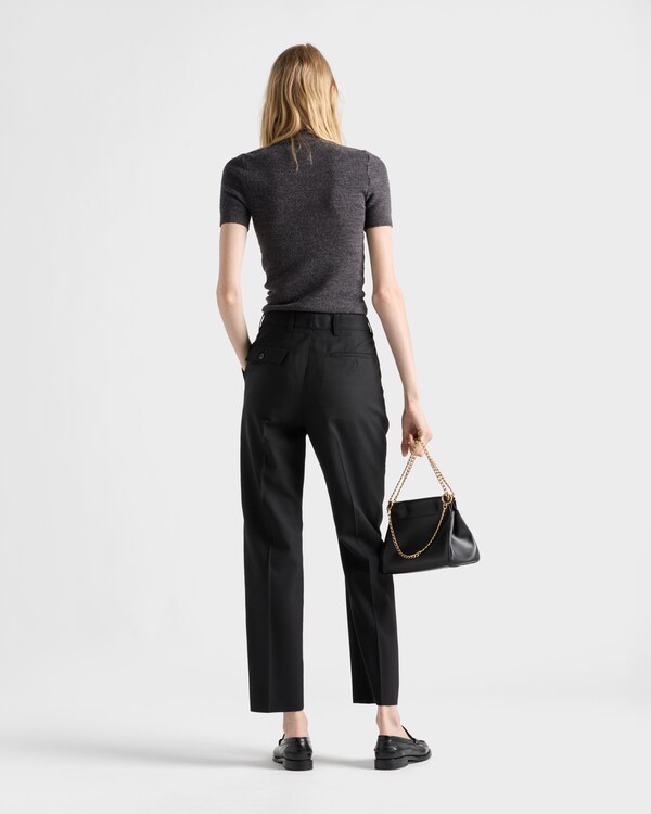 쇼트 슬리브 울 스웨터 펜던트 포함 쇼트 슬리브 울 스웨터 펜던트 포함