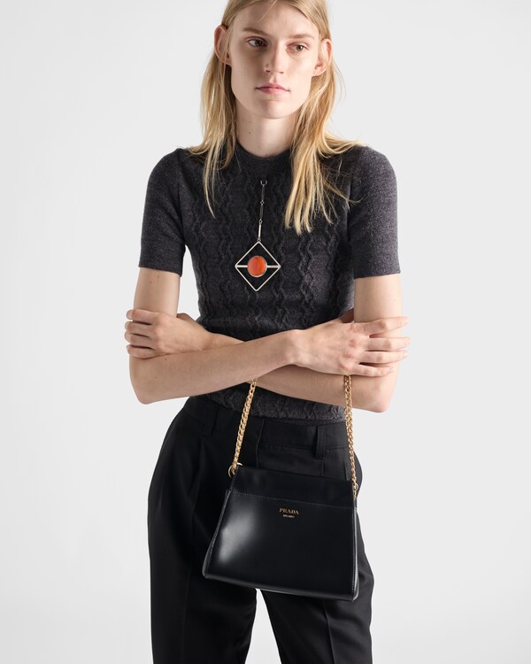 쇼트 슬리브 울 스웨터 펜던트 포함 쇼트 슬리브 울 스웨터 펜던트 포함