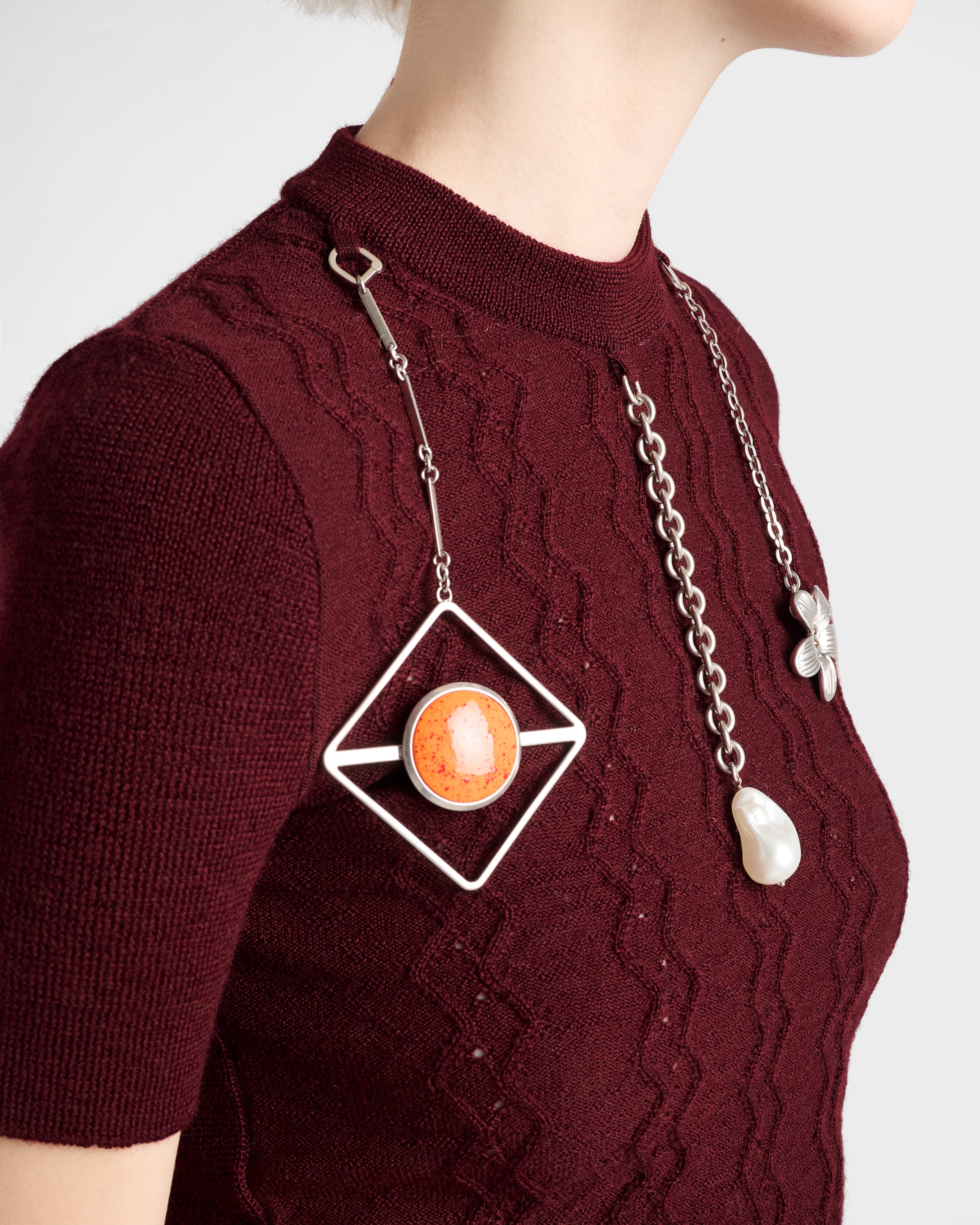 Short-sleeved wool sweater with pendants