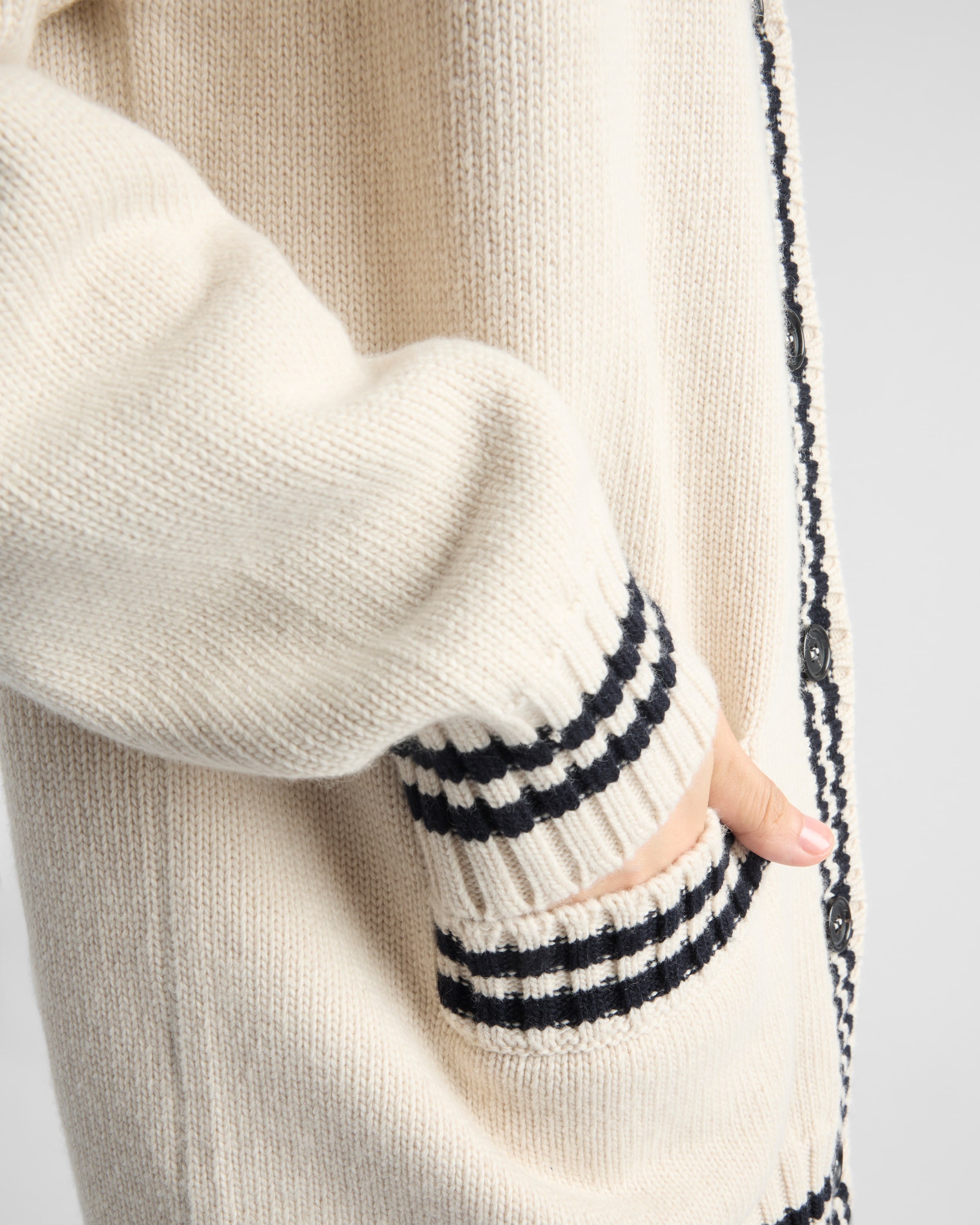 【送料&関税込】Prada Beige Wool Blend Oversize Cardigan Oversized ribbed-knit cashmere cardigan in beige - Prada