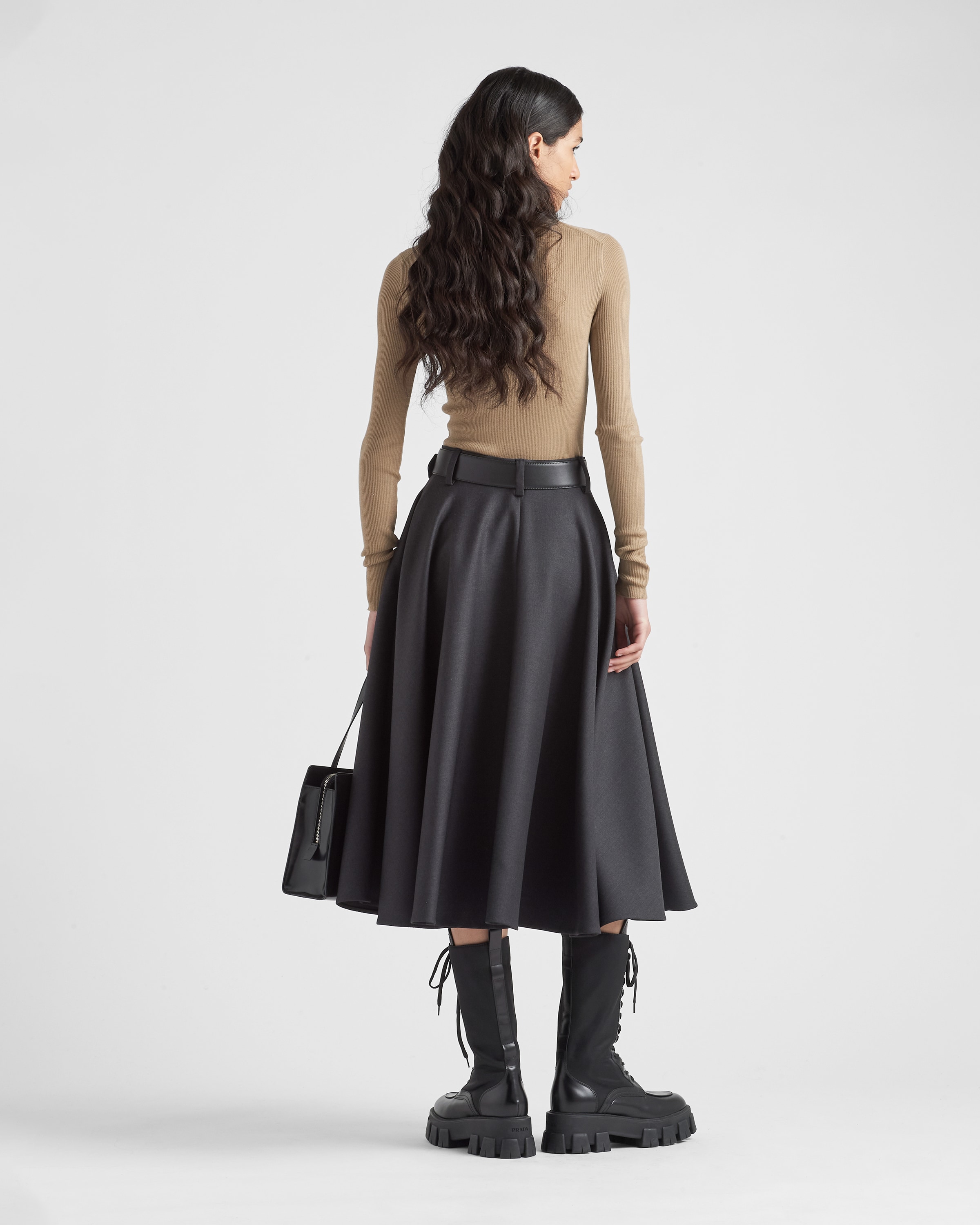 プラダ 23SS P26445 スーパーファインウールタートルネックニット ベージュ スーパーファインウール タートルネックセーター | PRADA