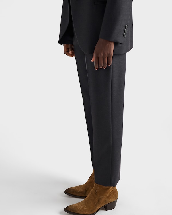 بنطال من الغبردين والصوف بنطال من الغبردين والصوف