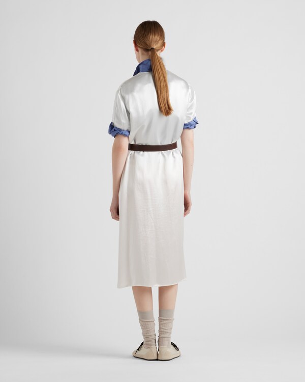 Abito midi ricamato in satin Abito midi ricamato in satin