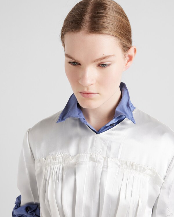 Abito midi ricamato in satin Abito midi ricamato in satin