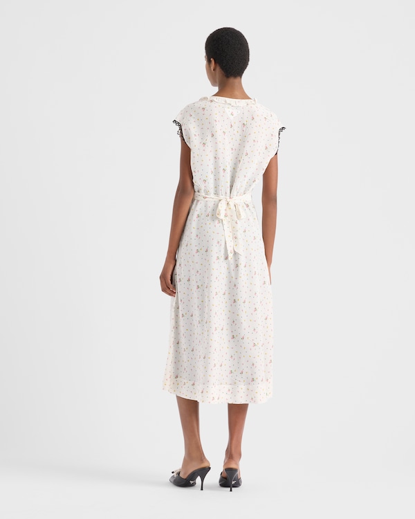 فستان بونجيه بنقشة زهور فستان بونجيه بنقشة زهور