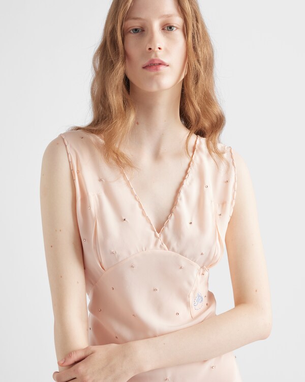 فستان من حرير هابوتاي مطرز بمظهر فينتج - خوخي فستان من حرير هابوتاي مطرز بمظهر فينتج - خوخي