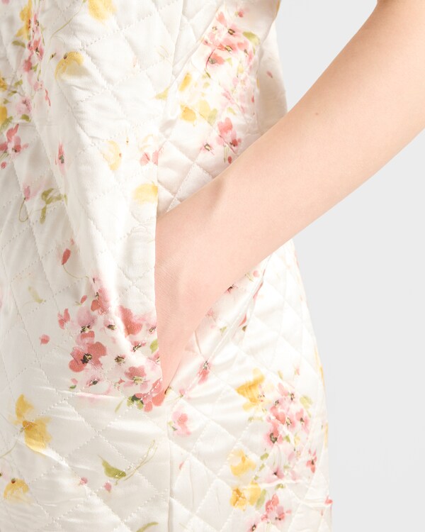 绗缝缎面迷你连衣裙 绗缝缎面迷你连衣裙