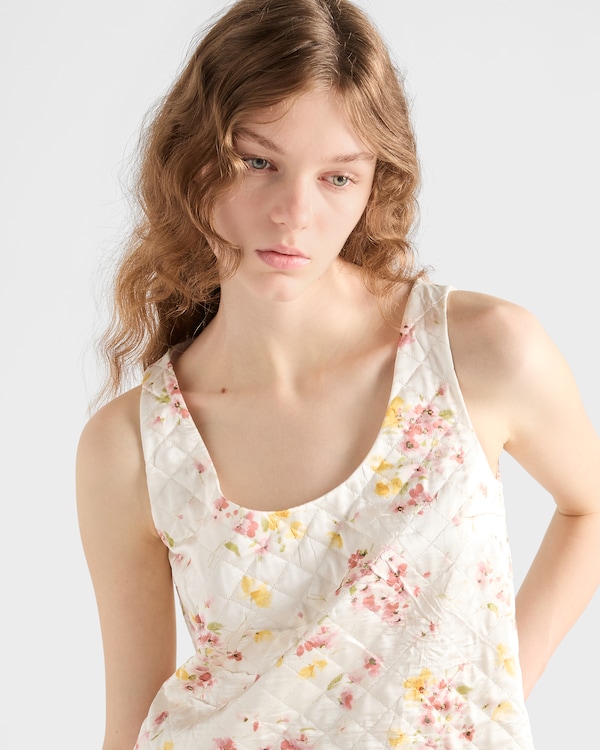 绗缝缎面迷你连衣裙 绗缝缎面迷你连衣裙