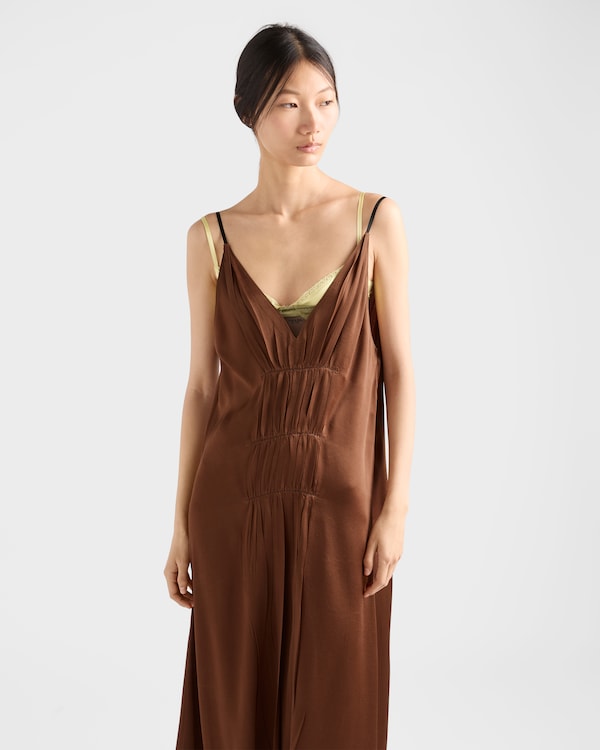 فستان من الكريب الساتان - تبغي فستان من الكريب الساتان - تبغي