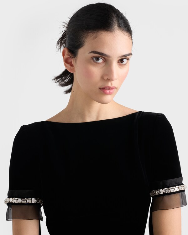 فستان طويل قطيفة - أسود فستان طويل قطيفة - أسود