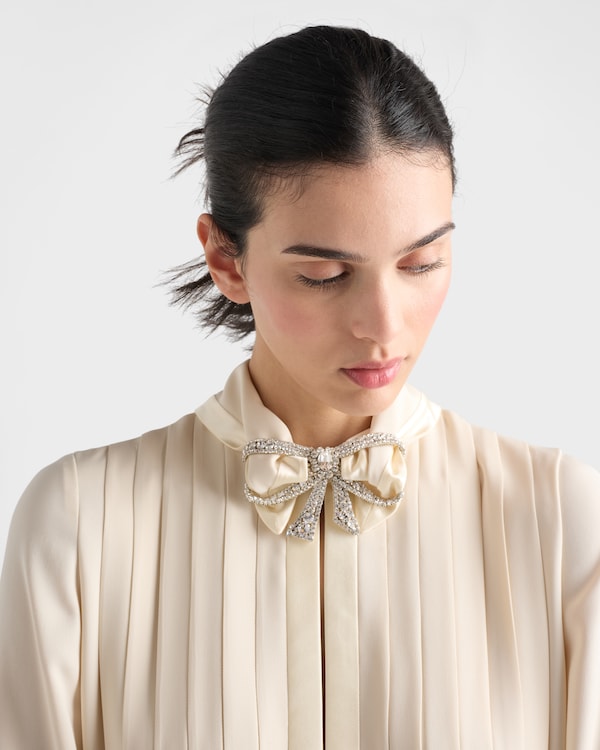 فستان طويل من الجوخ الحريري بكسرات - عاجي فستان طويل من الجوخ الحريري بكسرات - عاجي