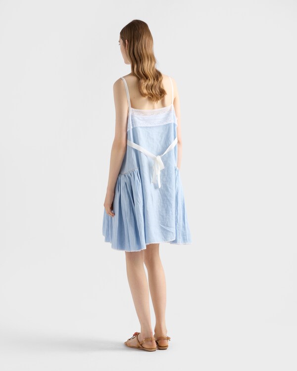 Mini-robe en lin brodé - Bleu Ciel Mini-robe en lin brodé - Bleu Ciel
