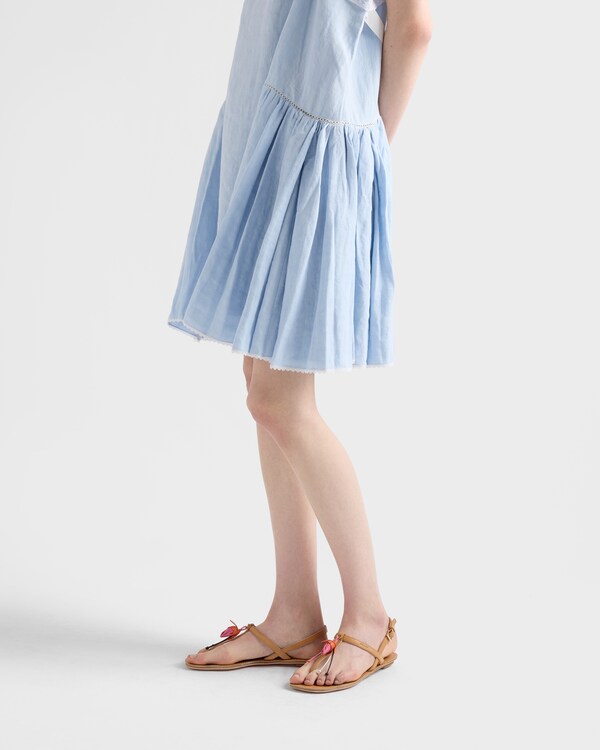 Mini-robe en lin brodé - Bleu Ciel Mini-robe en lin brodé - Bleu Ciel