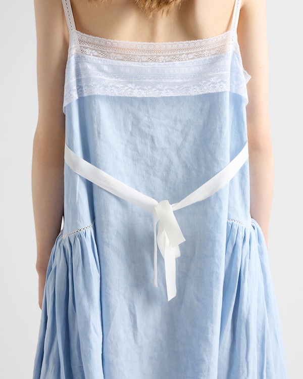 Mini-robe en lin brodé - Bleu Ciel Mini-robe en lin brodé - Bleu Ciel