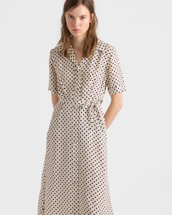 Vestido camisero de marocain con estampado de lunares - Beige Arena/Azul Vestido camisero de marocain con estampado de lunares - Beige Arena/Azul