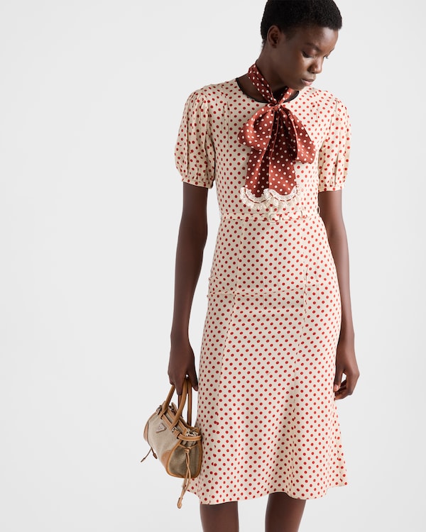 Punktmusterkleid aus Marocain - Sand/Rot Punktmusterkleid aus Marocain - Sand/Rot