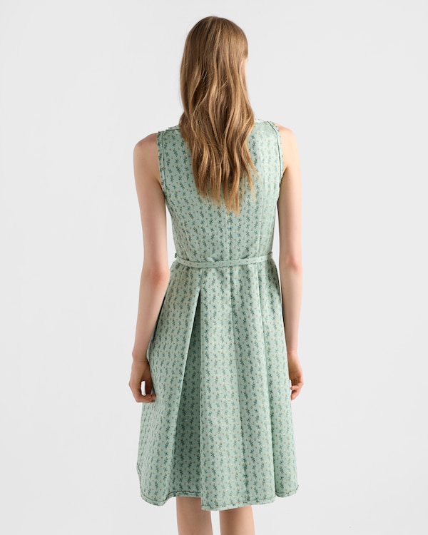 Robe en satin duchesse à imprimé fleurs - Vert Chlorophylle Robe en satin duchesse à imprimé fleurs - Vert Chlorophylle