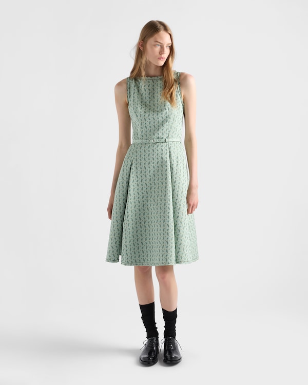 Robe en satin duchesse à imprimé fleurs - Vert Chlorophylle Robe en satin duchesse à imprimé fleurs - Vert Chlorophylle