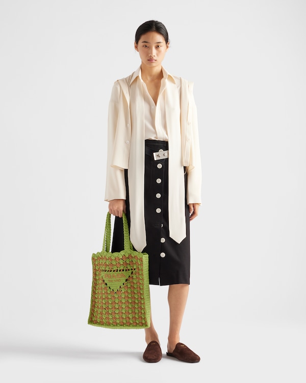 قميص من قماش البرودكلوث الحريري قميص من قماش البرودكلوث الحريري