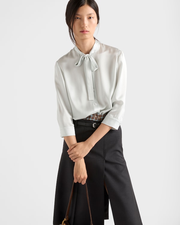 قميص من قماش الكريب الساتان - أخضر كلُورُوفِيل قميص من قماش الكريب الساتان - أخضر كلُورُوفِيل