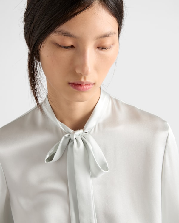 قميص من قماش الكريب الساتان - أخضر كلُورُوفِيل قميص من قماش الكريب الساتان - أخضر كلُورُوفِيل