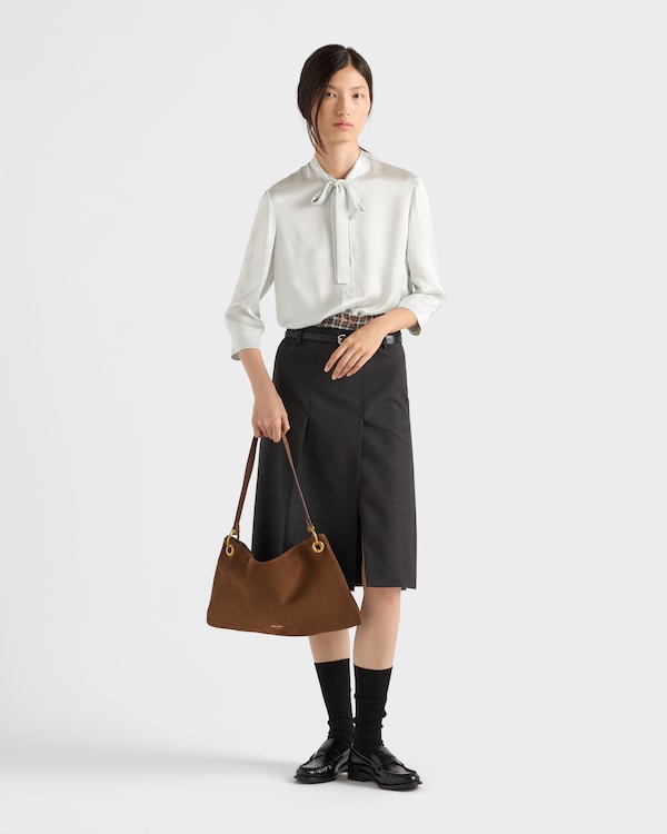 قميص من قماش الكريب الساتان - أخضر كلُورُوفِيل قميص من قماش الكريب الساتان - أخضر كلُورُوفِيل