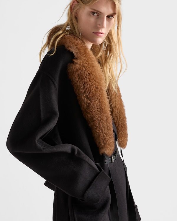 معطف من الصوف الكاشوول المزدوج بصف أزرار واحد - أسود معطف من الصوف الكاشوول المزدوج بصف أزرار واحد - أسود