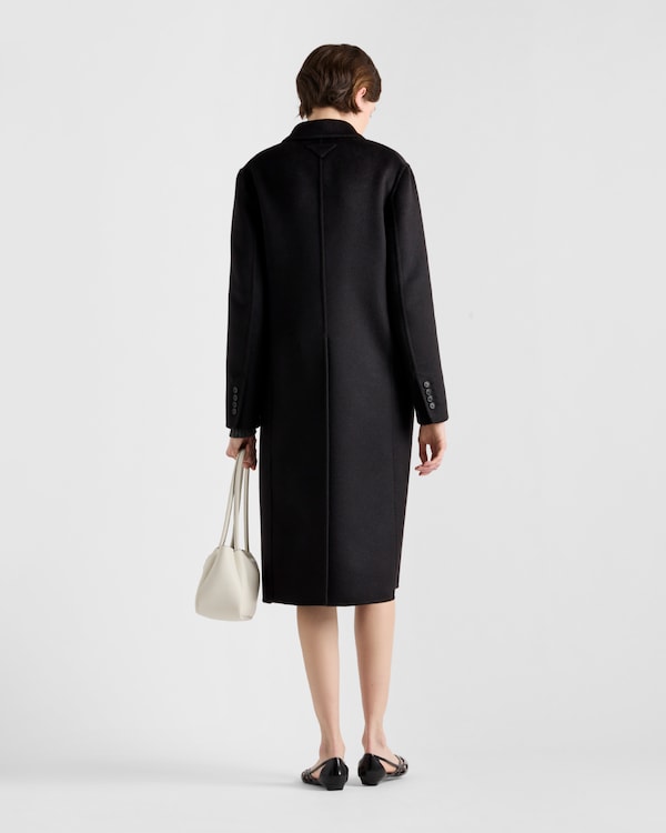 Einreihiger Mantel aus Kaschgora Einreihiger Mantel aus Kaschgora