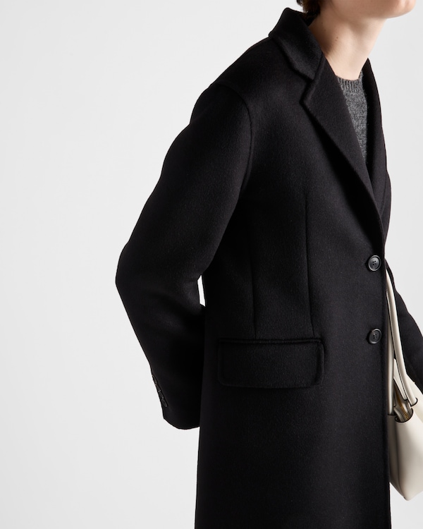 Einreihiger Mantel aus Kaschgora Einreihiger Mantel aus Kaschgora