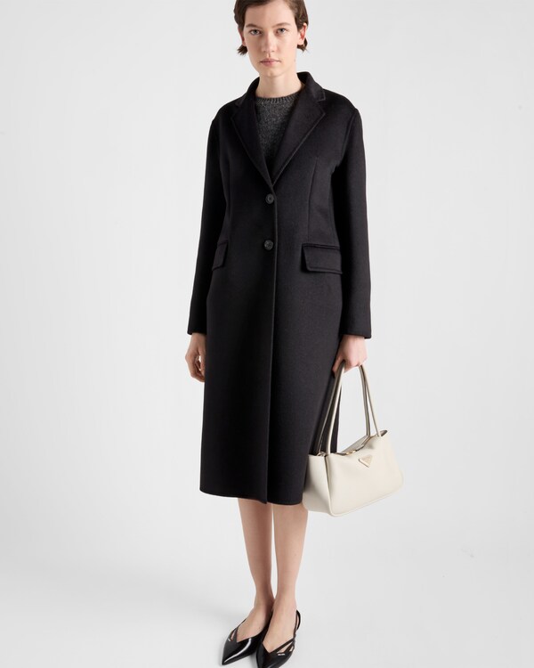 Einreihiger Mantel aus Kaschgora Einreihiger Mantel aus Kaschgora