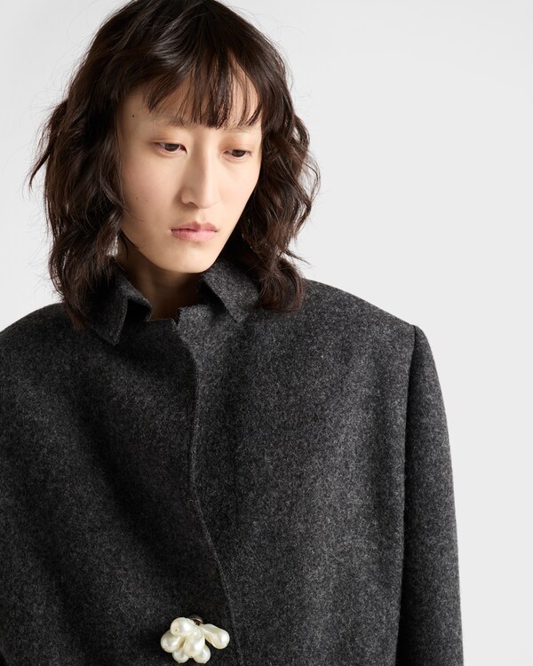 Shetland 大衣,配珠宝纽扣 Shetland 大衣,配珠宝纽扣