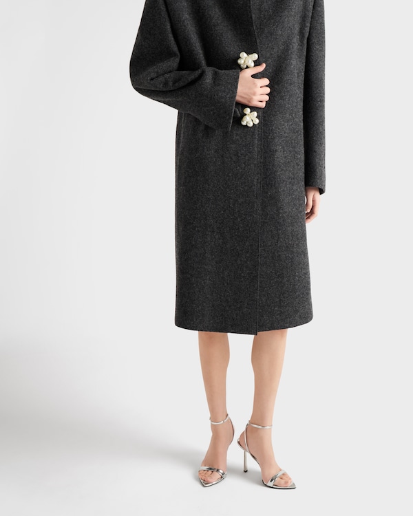 Shetland 大衣,配珠宝纽扣 Shetland 大衣,配珠宝纽扣