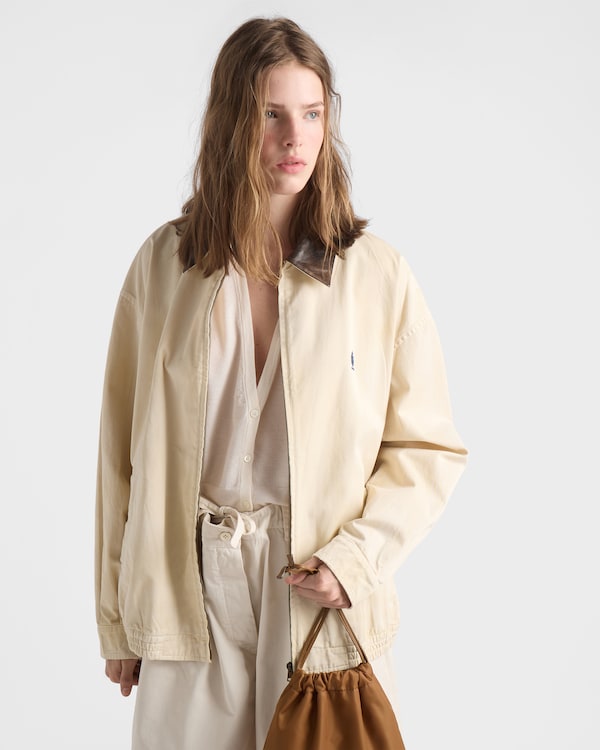 刺繡成衣染舊化華達呢束腰外套 - 沙色 刺繡成衣染舊化華達呢束腰外套 - 沙色