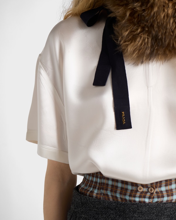 쇼트 슬리브 새틴 탑 - 화이트 쇼트 슬리브 새틴 탑 - 화이트