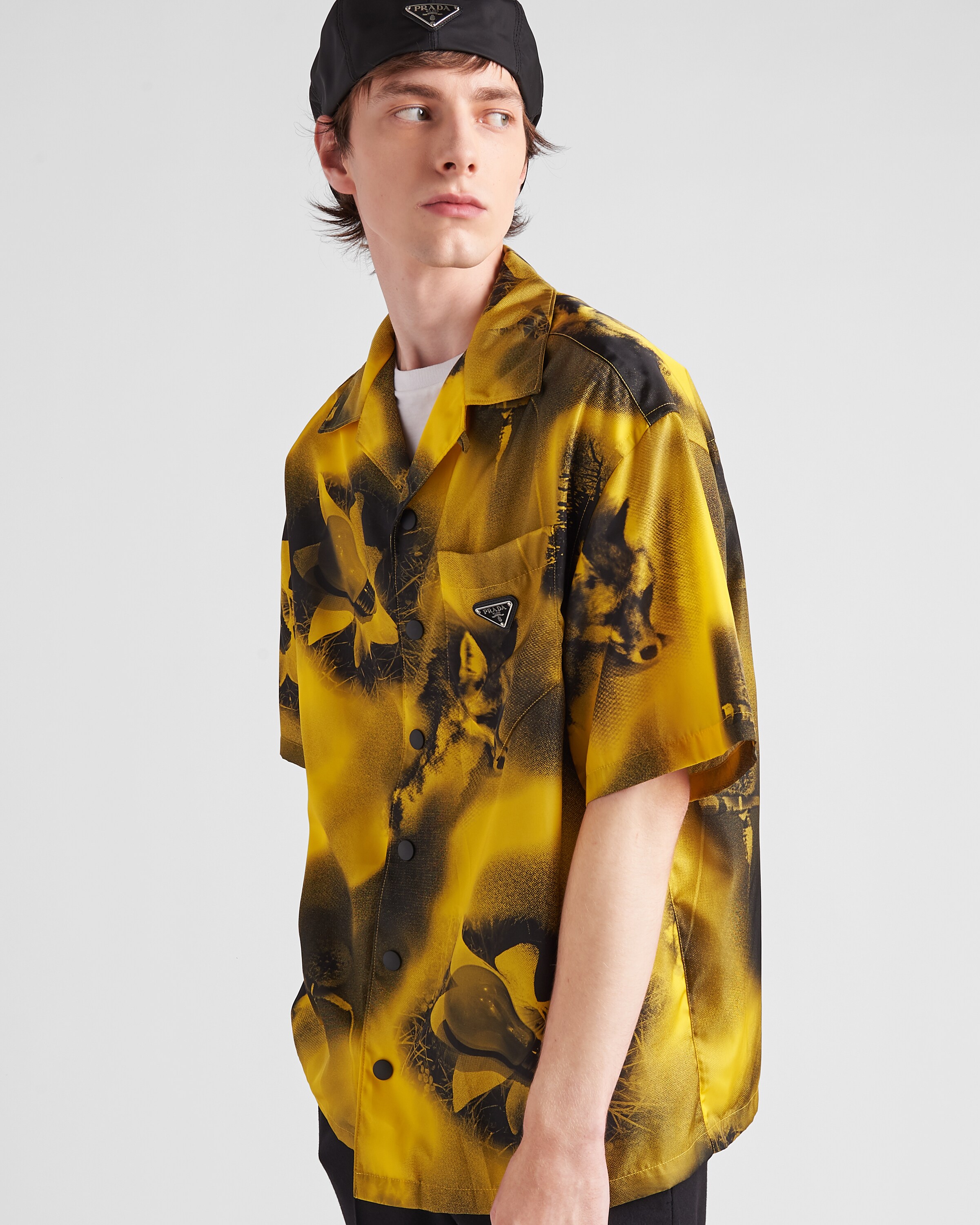 Chemise en laine noire à manches courtes